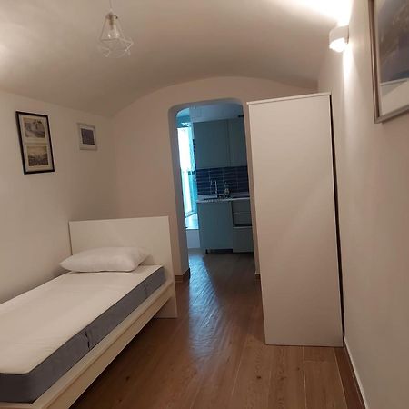 Characteristic Garibaldi Apartment Bari Bagian luar foto