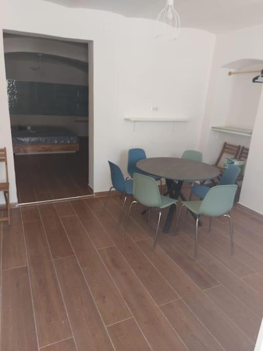 Characteristic Garibaldi Apartment Bari Bagian luar foto