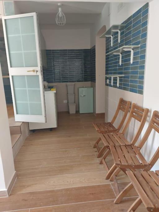 Characteristic Garibaldi Apartment Bari Bagian luar foto