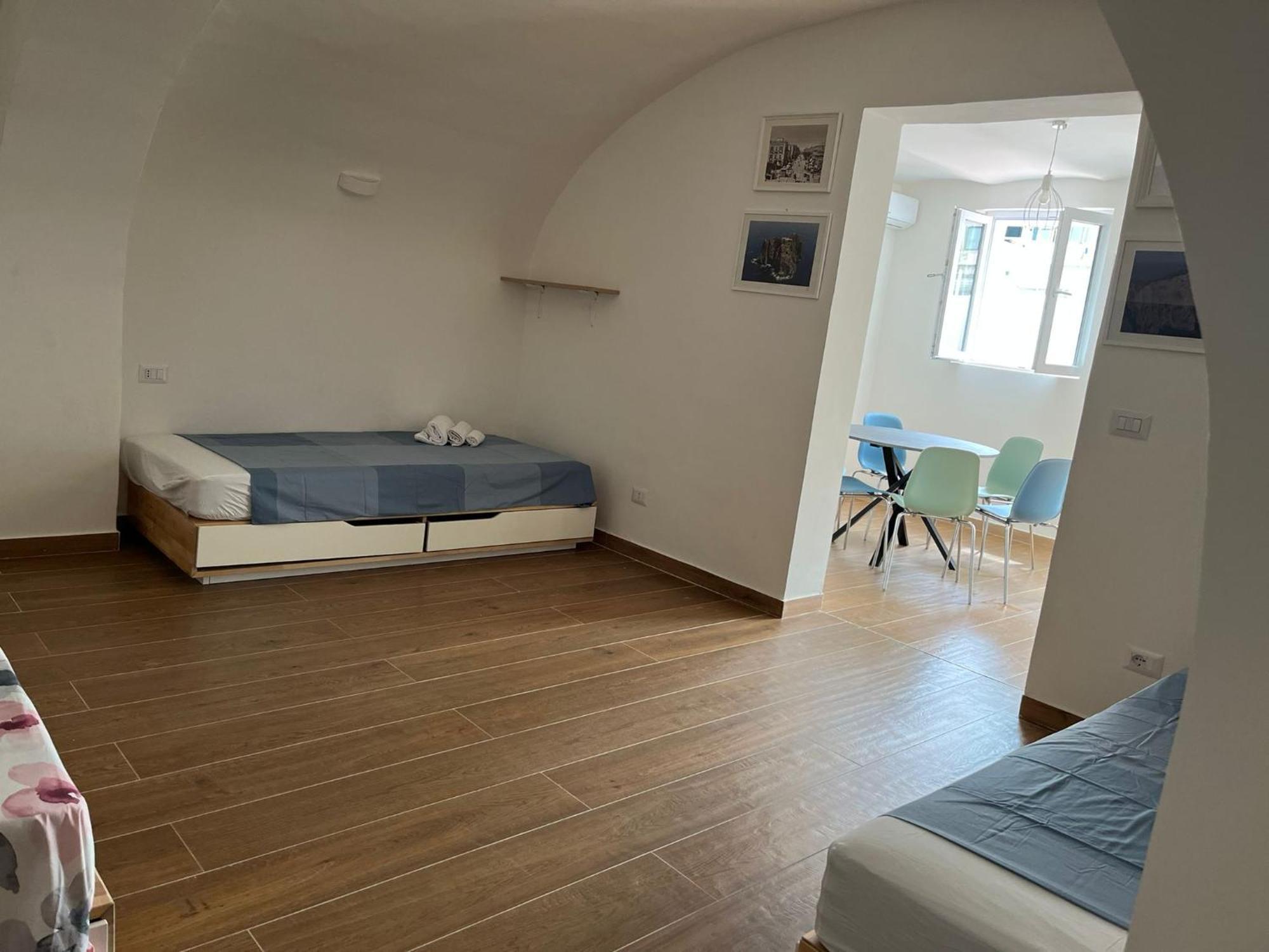 Characteristic Garibaldi Apartment Bari Bagian luar foto