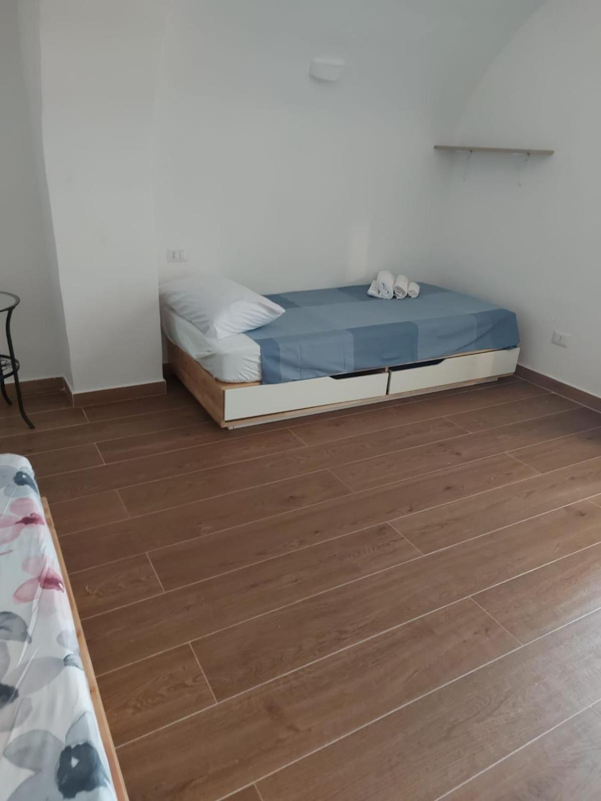 Characteristic Garibaldi Apartment Bari Bagian luar foto